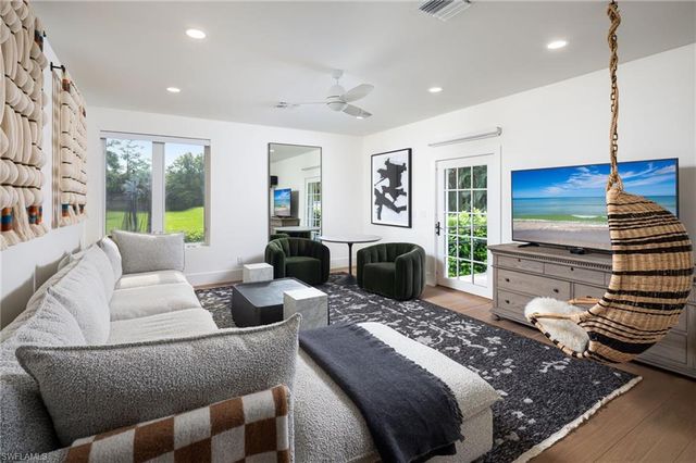 664 Hickory RD, Naples, FL 34108