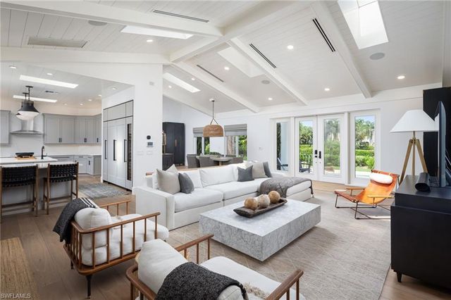 664 Hickory RD, Naples, FL 34108