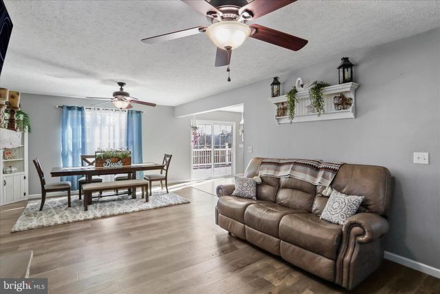 27 TOWHEE HOLW, Springfield, WV 26763