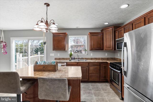 27 TOWHEE HOLW, Springfield, WV 26763