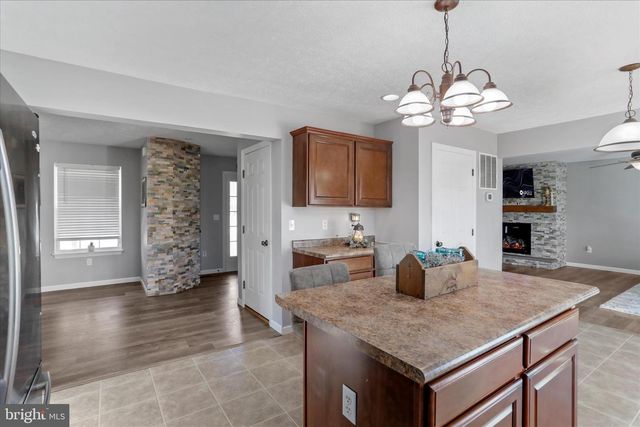 27 TOWHEE HOLW, Springfield, WV 26763