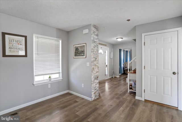 27 TOWHEE HOLW, Springfield, WV 26763