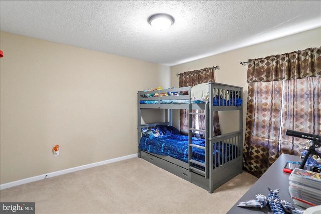 27 TOWHEE HOLW, Springfield, WV 26763