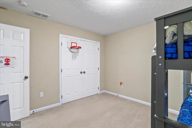 27 TOWHEE HOLW, Springfield, WV 26763