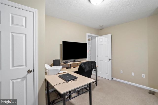 27 TOWHEE HOLW, Springfield, WV 26763