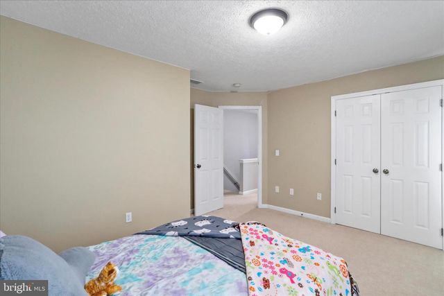 27 TOWHEE HOLW, Springfield, WV 26763