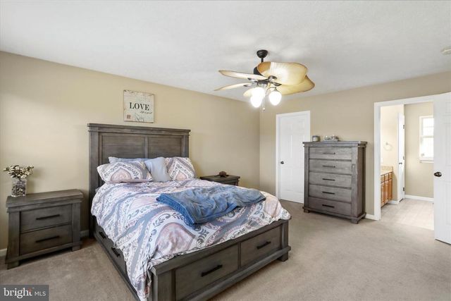 27 TOWHEE HOLW, Springfield, WV 26763