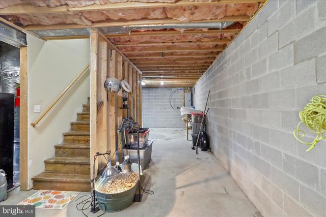 27 TOWHEE HOLW, Springfield, WV 26763