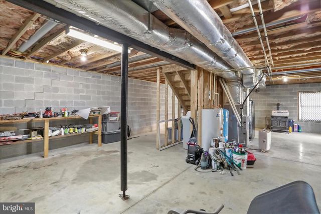 27 TOWHEE HOLW, Springfield, WV 26763