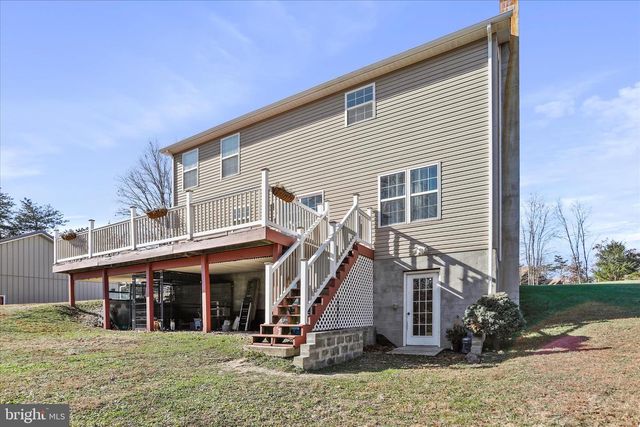 27 TOWHEE HOLW, Springfield, WV 26763