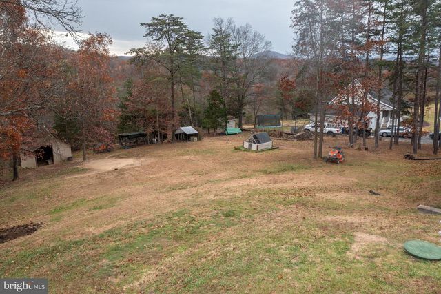 27 TOWHEE HOLW, Springfield, WV 26763