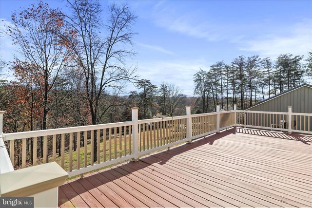 27 TOWHEE HOLW, Springfield, WV 26763