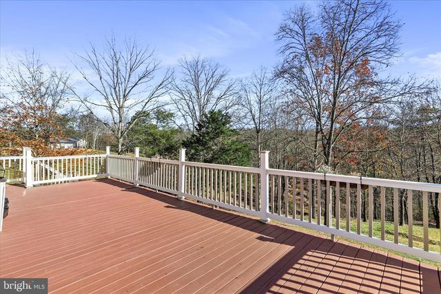 27 TOWHEE HOLW, Springfield, WV 26763