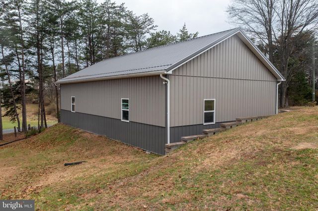 27 TOWHEE HOLW, Springfield, WV 26763