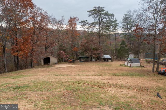 27 TOWHEE HOLW, Springfield, WV 26763