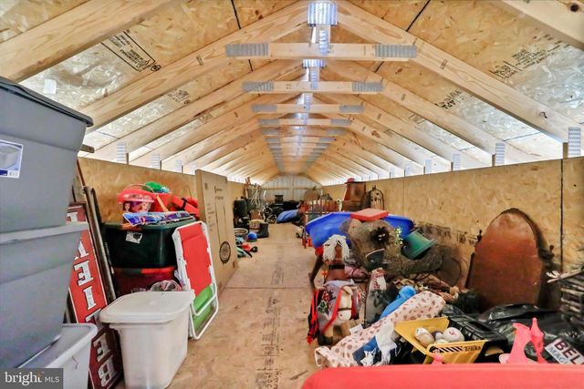 27 TOWHEE HOLW, Springfield, WV 26763