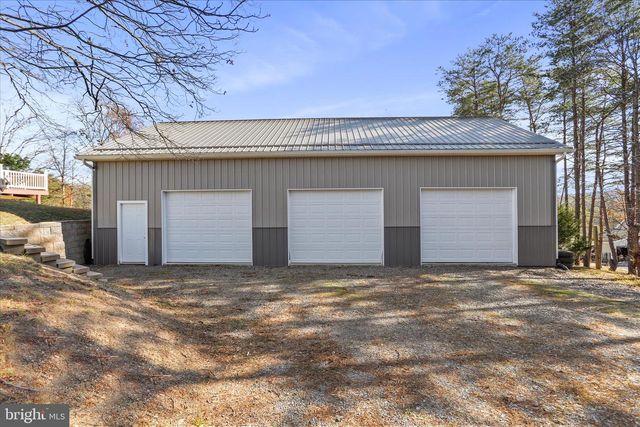 27 TOWHEE HOLW, Springfield, WV 26763