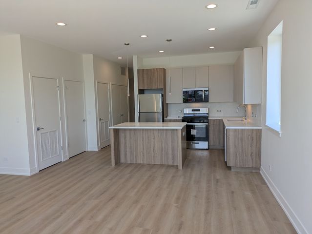 4744 W Addison Street 02, Chicago, IL 60641