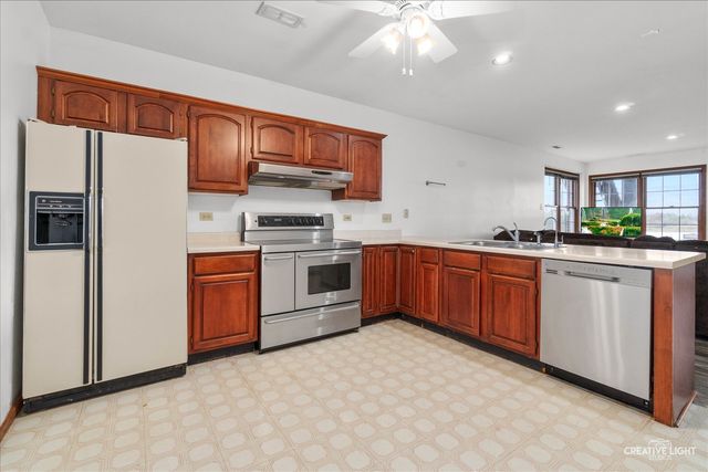 675 White Pine Circle, Lake In The Hills, IL 60156