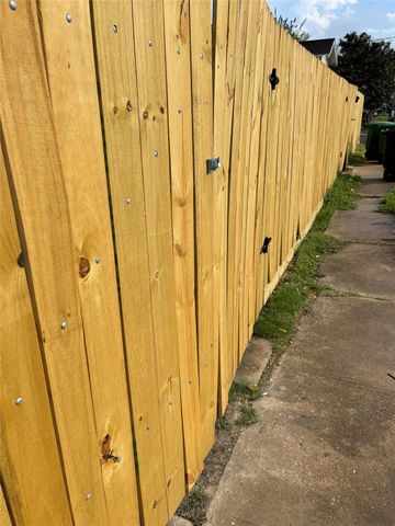 2721 Napoleon Street, Houston, TX 77004