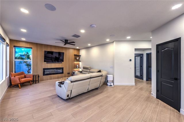 8432 Paseo Vista Drive, Las Vegas, NV 89128