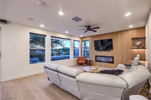 8432 Paseo Vista Drive, Las Vegas, NV 89128