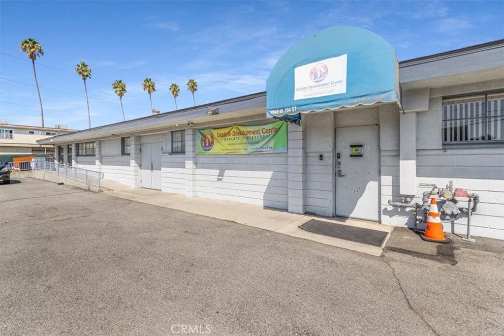 4949 W 104th, Inglewood, CA 90304 — exterior