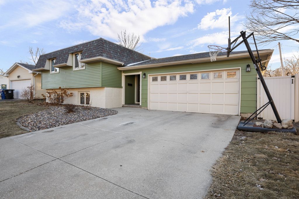 2413 3rd Street, Moline, IL 61265