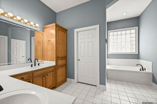 35096 Stone Castle Dr, Denham Springs, LA 70706