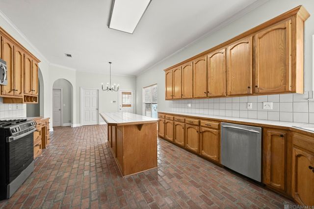 35096 Stone Castle Dr, Denham Springs, LA 70706