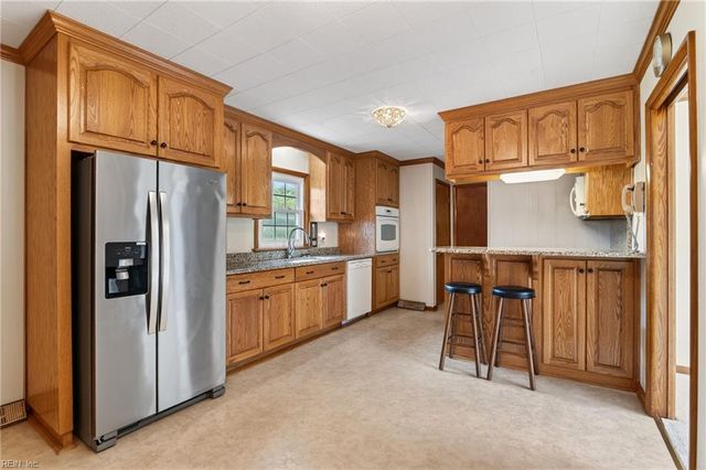 6743 Williams Landing RD, Hayes, VA 23072