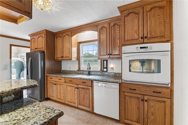 6743 Williams Landing RD, Hayes, VA 23072