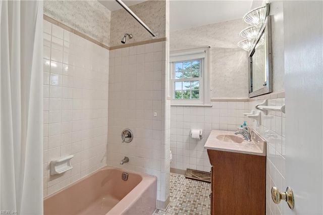 6743 Williams Landing RD, Hayes, VA 23072