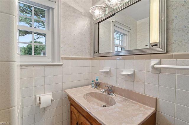 6743 Williams Landing RD, Hayes, VA 23072