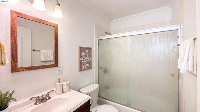 428 W Broadmoor Blvd, San Leandro, CA 94577