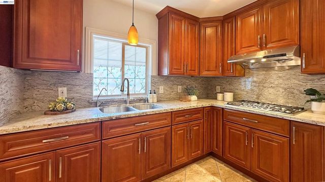 428 W Broadmoor Blvd, San Leandro, CA 94577