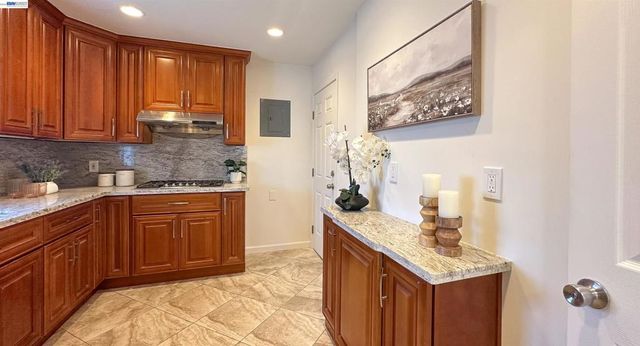 428 W Broadmoor Blvd, San Leandro, CA 94577