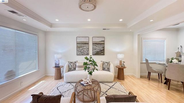428 W Broadmoor Blvd, San Leandro, CA 94577