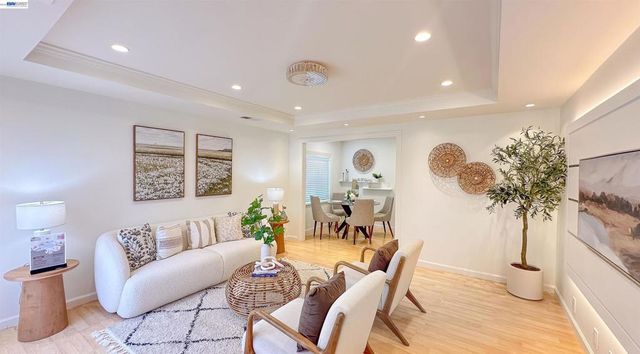 428 W Broadmoor Blvd, San Leandro, CA 94577