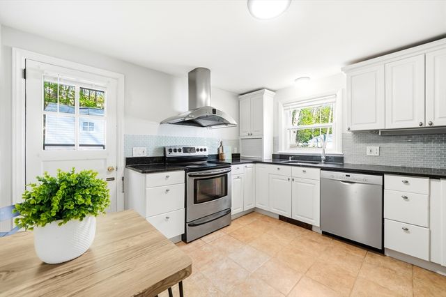 6 Brookside Ave, Lexington, MA 02421