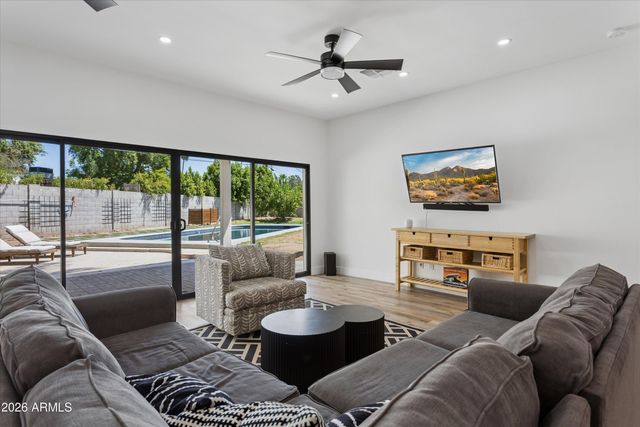 504 W HARMONT Drive, Phoenix, AZ 85021