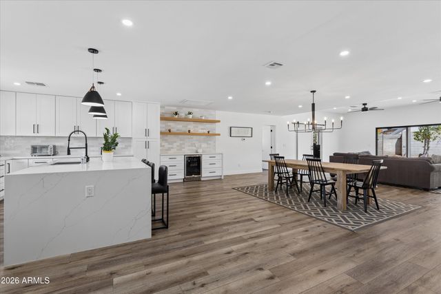 504 W HARMONT Drive, Phoenix, AZ 85021