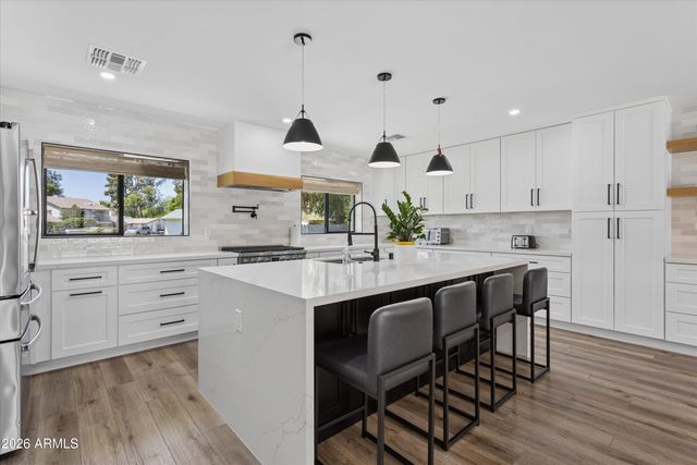 504 W HARMONT Drive, Phoenix, AZ 85021