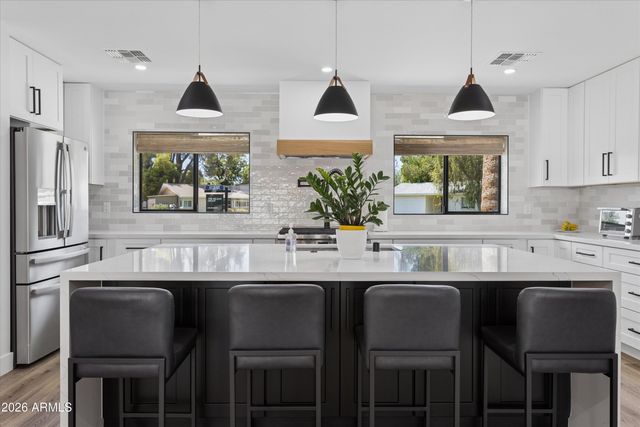 504 W HARMONT Drive, Phoenix, AZ 85021