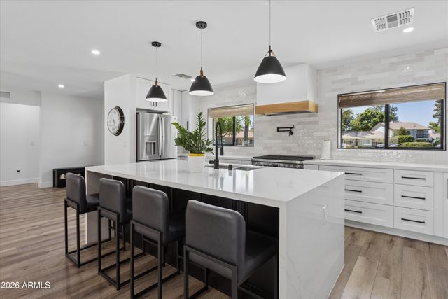 504 W HARMONT Drive, Phoenix, AZ 85021