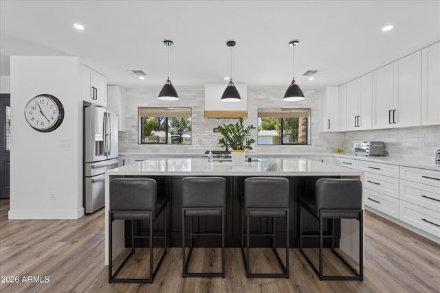 504 W HARMONT Drive, Phoenix, AZ 85021