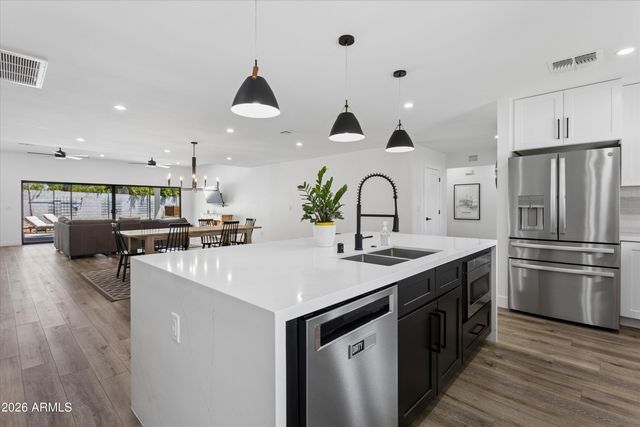 504 W HARMONT Drive, Phoenix, AZ 85021