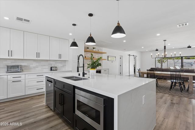 504 W HARMONT Drive, Phoenix, AZ 85021