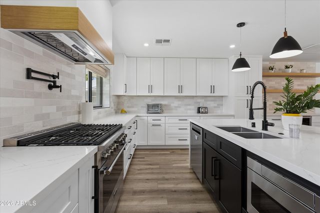504 W HARMONT Drive, Phoenix, AZ 85021