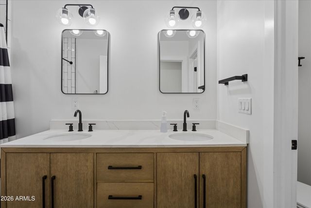 504 W HARMONT Drive, Phoenix, AZ 85021